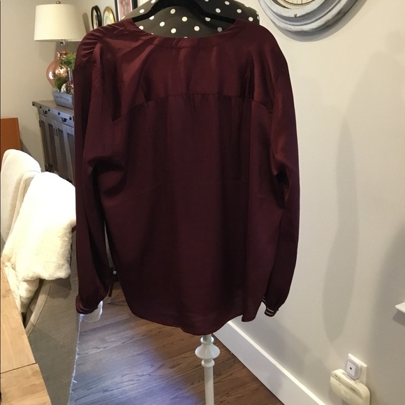 Ann Taylor silky blouse - Picture 2 of 2